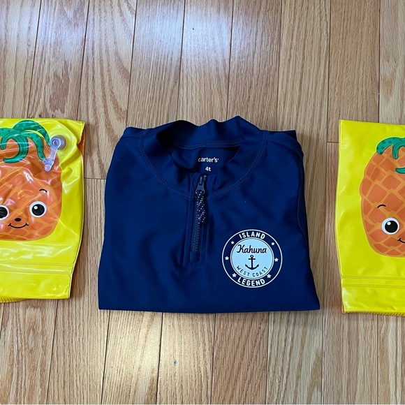 Swim shirt (rash guard) and floaties - Picture 4 of 6